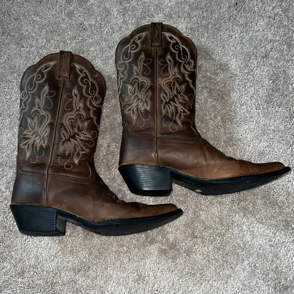 Ariat Women’s western boots - Picture 9 of 15